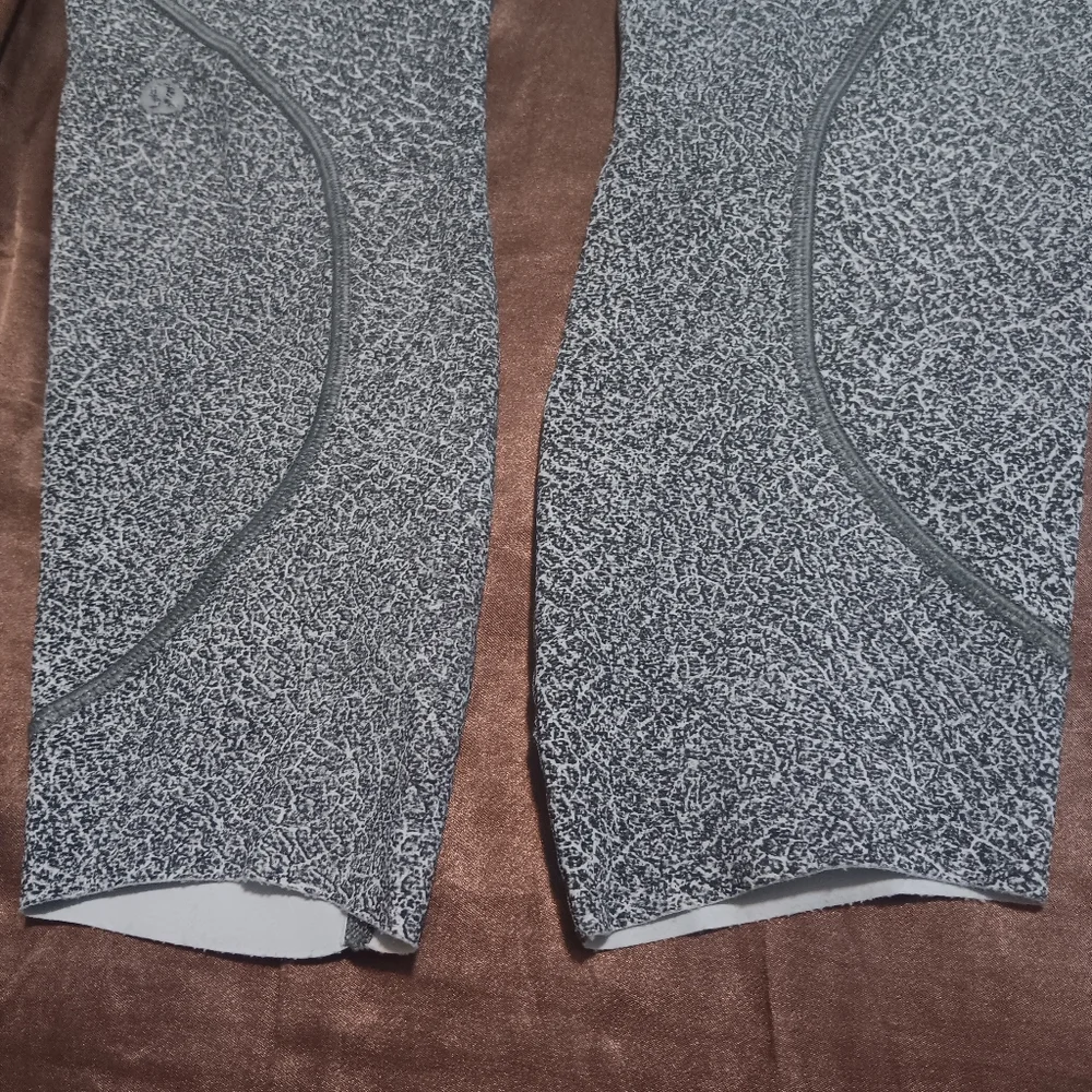Lululemon Athletica‎ Run The Day Legging SzS Gray/Black Crop Lightweight